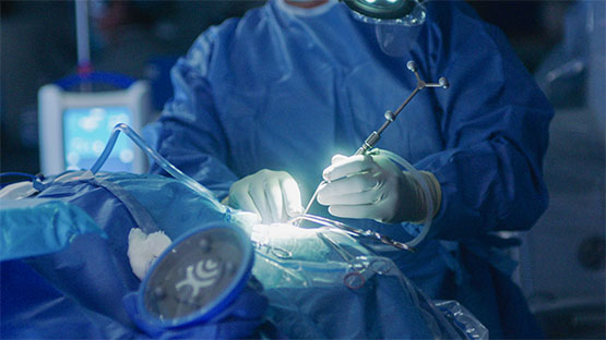 An AHN surgeon using modus v robotic operating microscope during surgery.