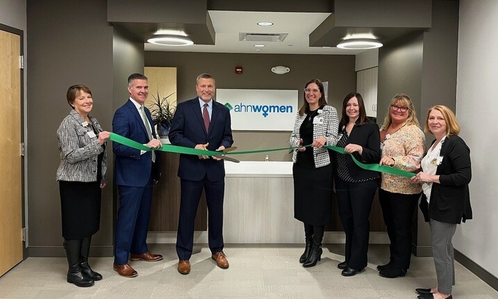 AHN officials cut the ribbon to the new North Coast OBGYN